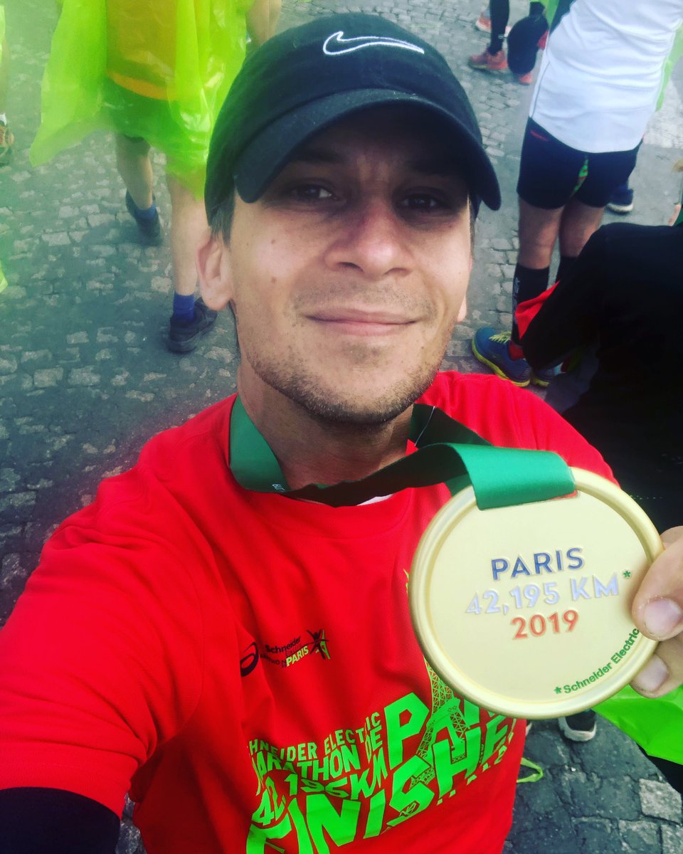 Finisher 🤟🏻🤟🏻🤟🏻🏃🏻‍♂️🏃🏻‍♂️🏃🏻‍♂️ cc <a href="/parismarathon/">Schneider Electric Marathon de Paris</a>