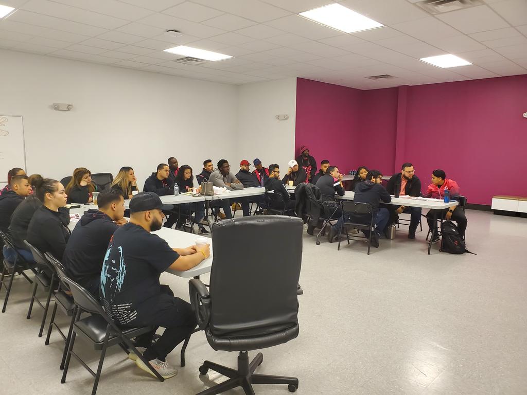 just_janiri's tweet photo. Sunday morning kickoff #TVision #tmobileexperts #TeamLIN https://t.co/XXBRvxdixM