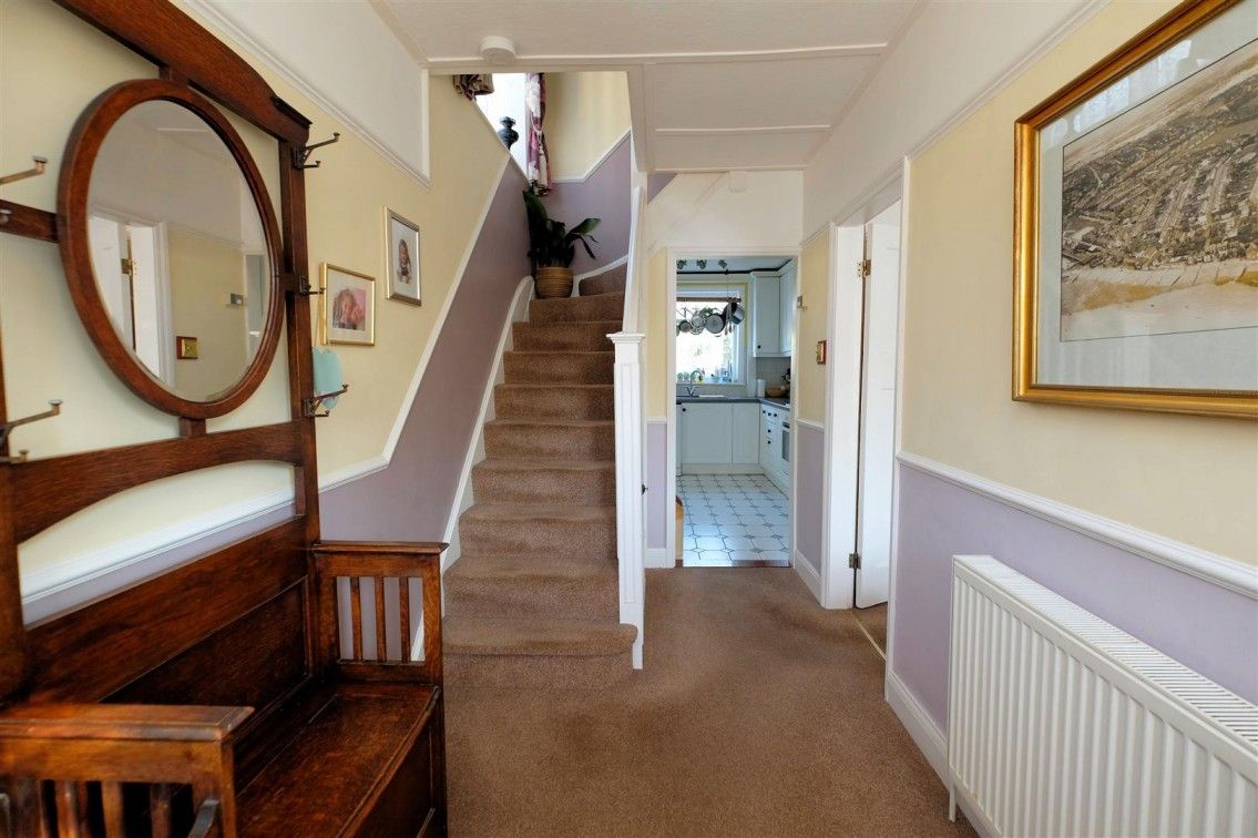 MSEstateAgents's tweet photo. Welcome! Come in a take a look at this 3bedroom semi detached home on Baddlesmere Road, Tankerton. We are sure the new owner will have lots of ideas to bring this property up to date. https://t.co/2F49M3zzxk >>> 01227 272155. https://t.co/GAHiACa1Q0
