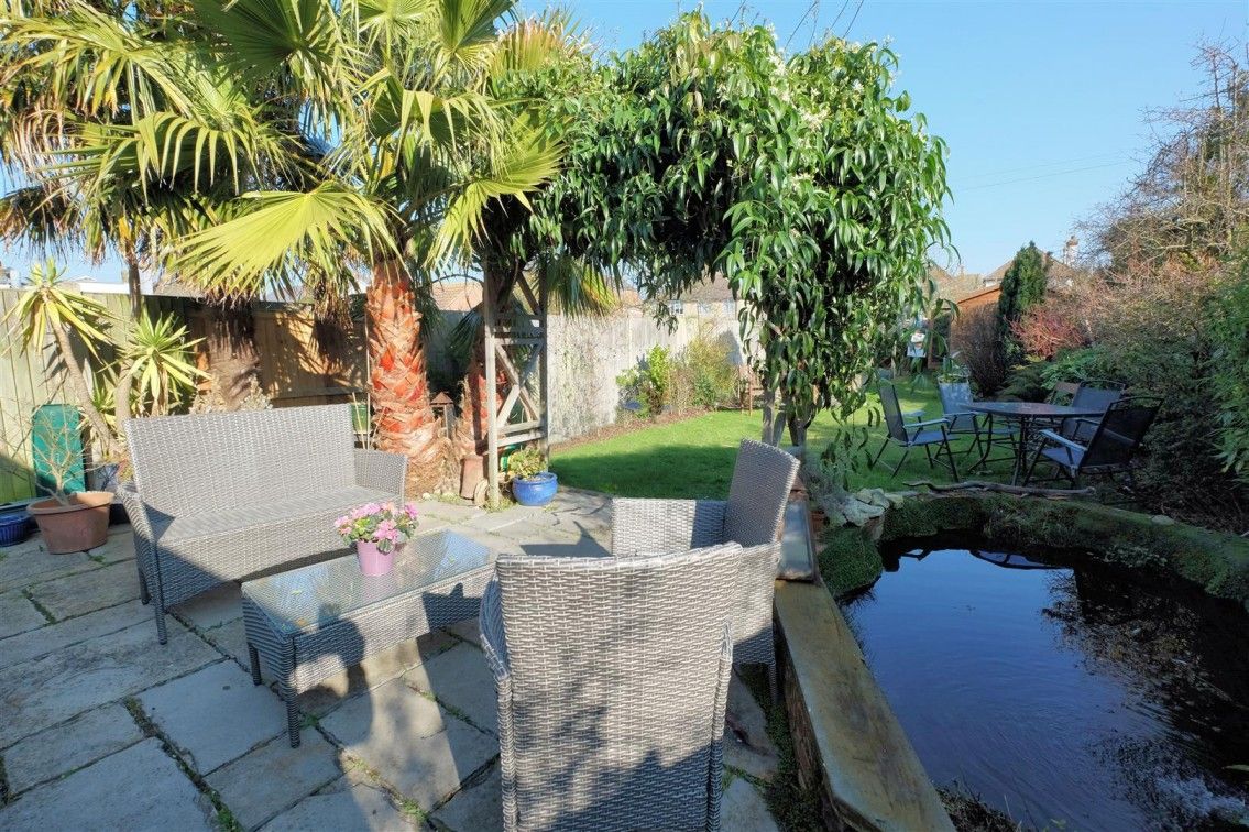 Welcome! Come in a take a look at this 3bedroom semi detached home on Baddlesmere Road, Tankerton. We are sure the new owner will have lots of ideas to bring this property up to date. buff.ly/2XYUssC >>> 01227 272155.