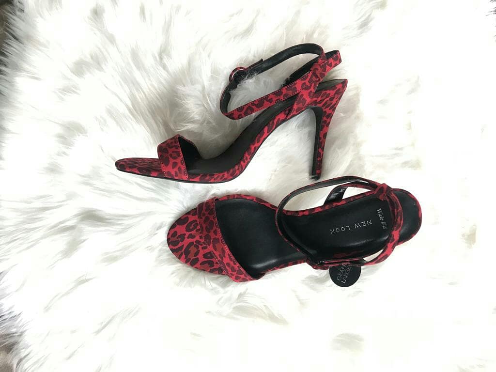 styledbytade's tweet photo. All you need is a lil bit of red new shoesπ π Red strap Shoes
Size 42
N8,000
#bellanaijastyle #bringyourbusinesssaturday #fashion #shopping #ruffletops #slayqueen #styleonabudgetnaija #unilagbabes #styledbytade #naijabusiness #lagosbusiness https://t.co/8YmYBAKpps