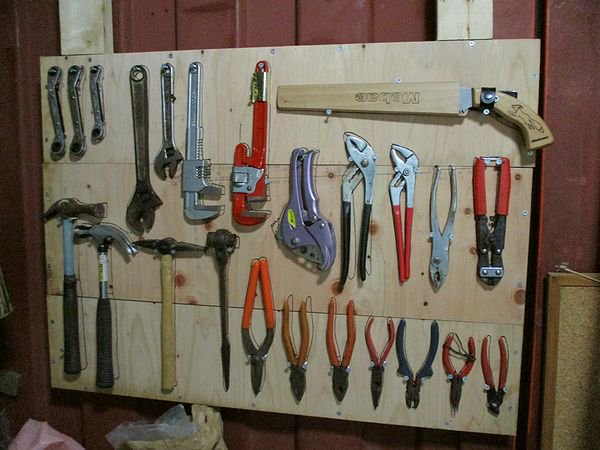 ねこがため Sur Twitter 知人に頼まれて 工具の壁掛け収納板を作成しました 工具を外したときに どこに戻せば良いかわかる様に板には工具の絵を描きました Diy Gap 工具収納