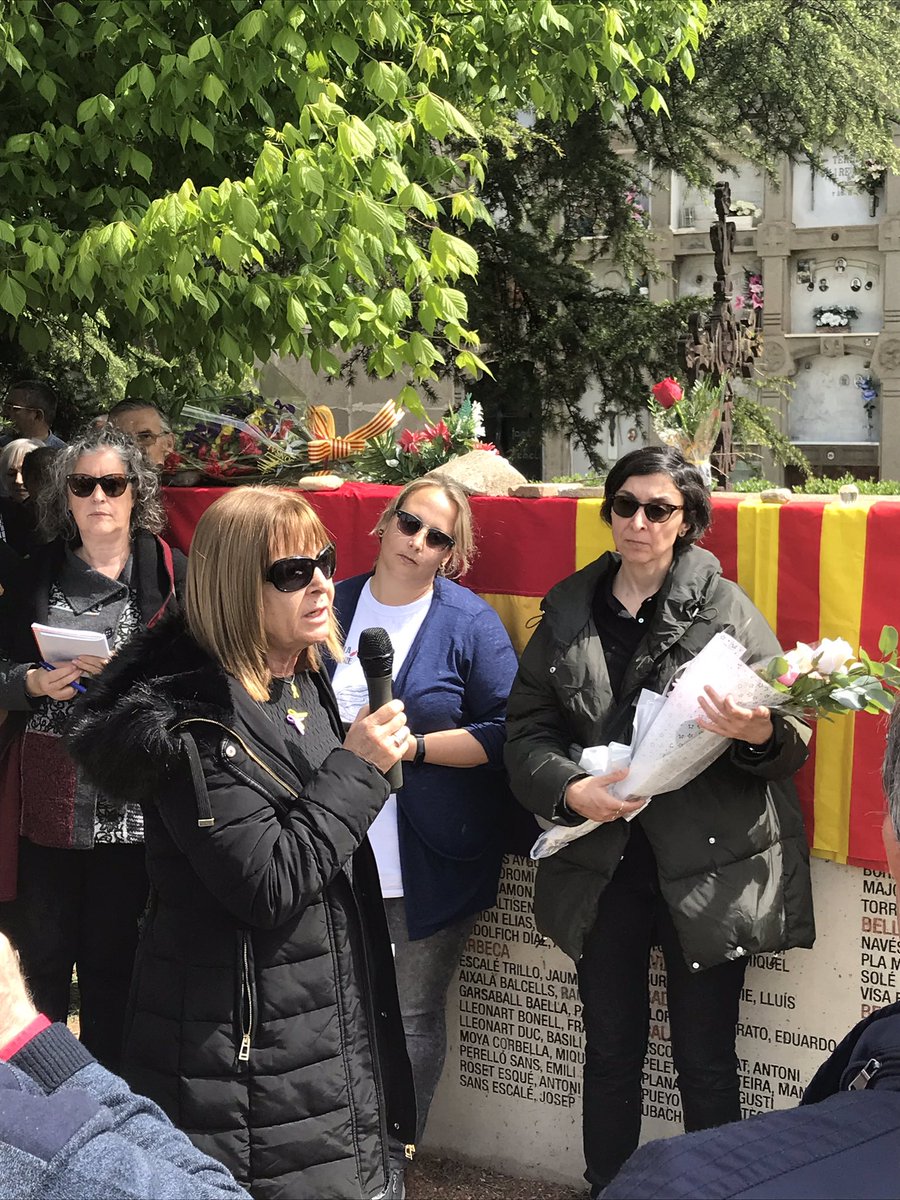 Avui hem homenatjat tots els qui van ser represaliats per lluitar per la democràcia, la llibertat i la justícia social. Per una nova República, fem que cada dia sigui 14 d’abril. #FemMemòria #nooblidem