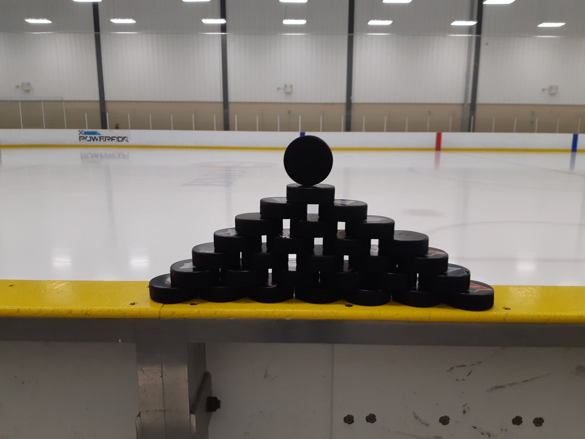 novascotia_tina's tweet photo. @RLJH_HRSB Logan G. has us all ready for the next stage of warm-up #GoLeopardsGo #Teamwork https://t.co/CJsMhjOJb6