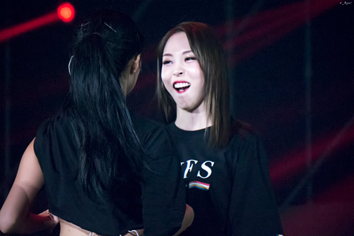dichotomie1222's tweet photo. 20180818 MAMAMOO 4SEASON S/S CONCERT
??????
#마마무 #문별 #MAMAMOO #mamamoo #MOONBYUL #moonbyul #ママム #ムンビョル #文星伊 #玟星 #MAMAMOO4SEASON https://t.co/e0cSgz48HN