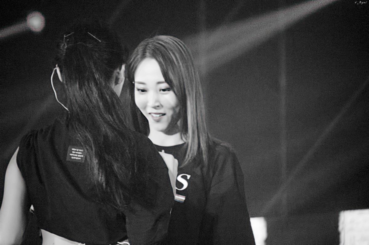 dichotomie1222's tweet photo. 20180818 MAMAMOO 4SEASON S/S CONCERT
??????
#마마무 #문별 #MAMAMOO #mamamoo #MOONBYUL #moonbyul #ママム #ムンビョル #文星伊 #玟星 #MAMAMOO4SEASON https://t.co/e0cSgz48HN
