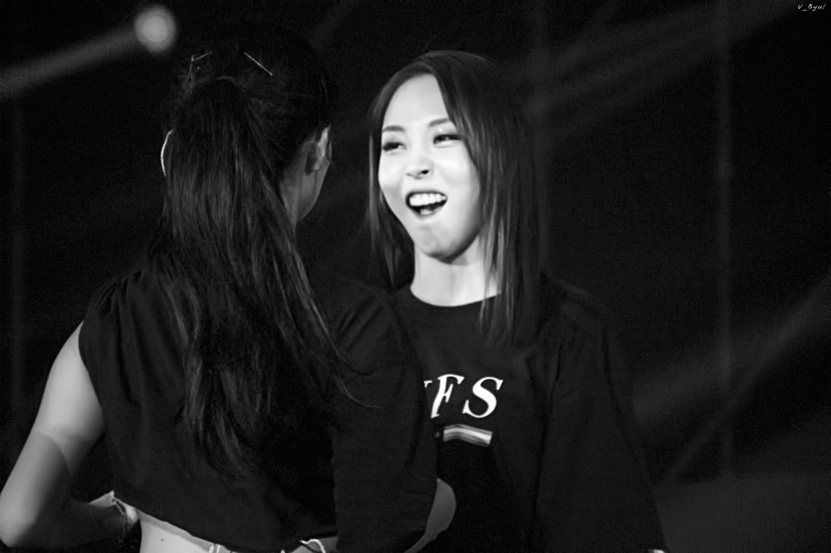 dichotomie1222's tweet photo. 20180818 MAMAMOO 4SEASON S/S CONCERT
??????
#마마무 #문별 #MAMAMOO #mamamoo #MOONBYUL #moonbyul #ママム #ムンビョル #文星伊 #玟星 #MAMAMOO4SEASON https://t.co/e0cSgz48HN