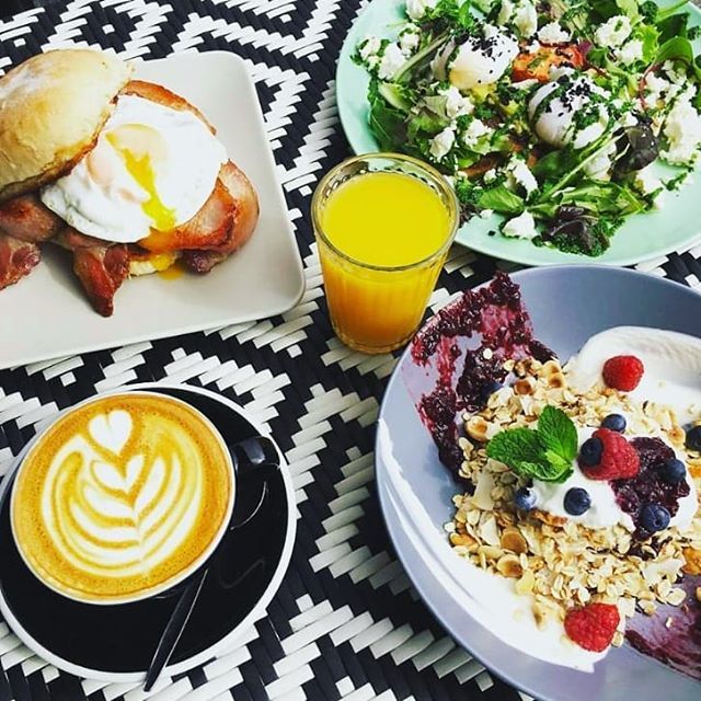 breakfastme_ie's tweet photo. BREAKFAST IN BED? 
Rasher sambos, brekkie rolls, avocado smash, eggs benny, full irish and MORE!! Order delivery from Pot Bellied Pig on https://t.co/lx5vDjDeE4

#breakfastdublin #brunchdelivery #StayInBed #BreakfastMe @potbelliedpigd6 #sunday #mornin… https://t.co/jBnGBgYjpX https://t.co/52fXRjbr57