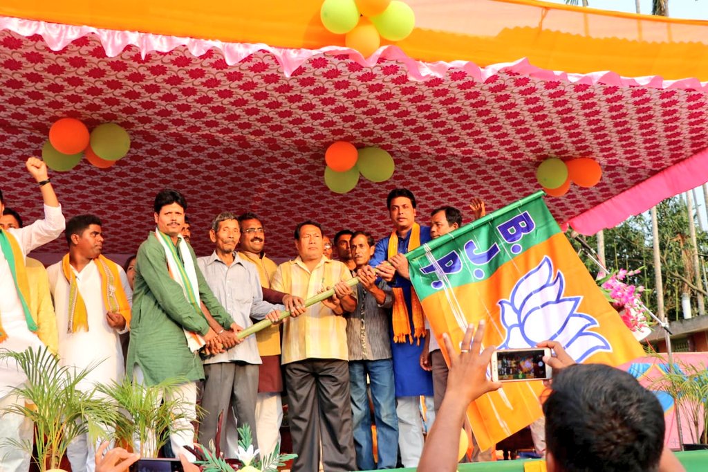 BjpBiplab's tweet photo. Entire nation speaks in one voice- #PhirEkBaarModiSarkar.
Addressed a large public gathering at #Fatikroy today. #HarVoteModiKo https://t.co/Dfcf8euCAX