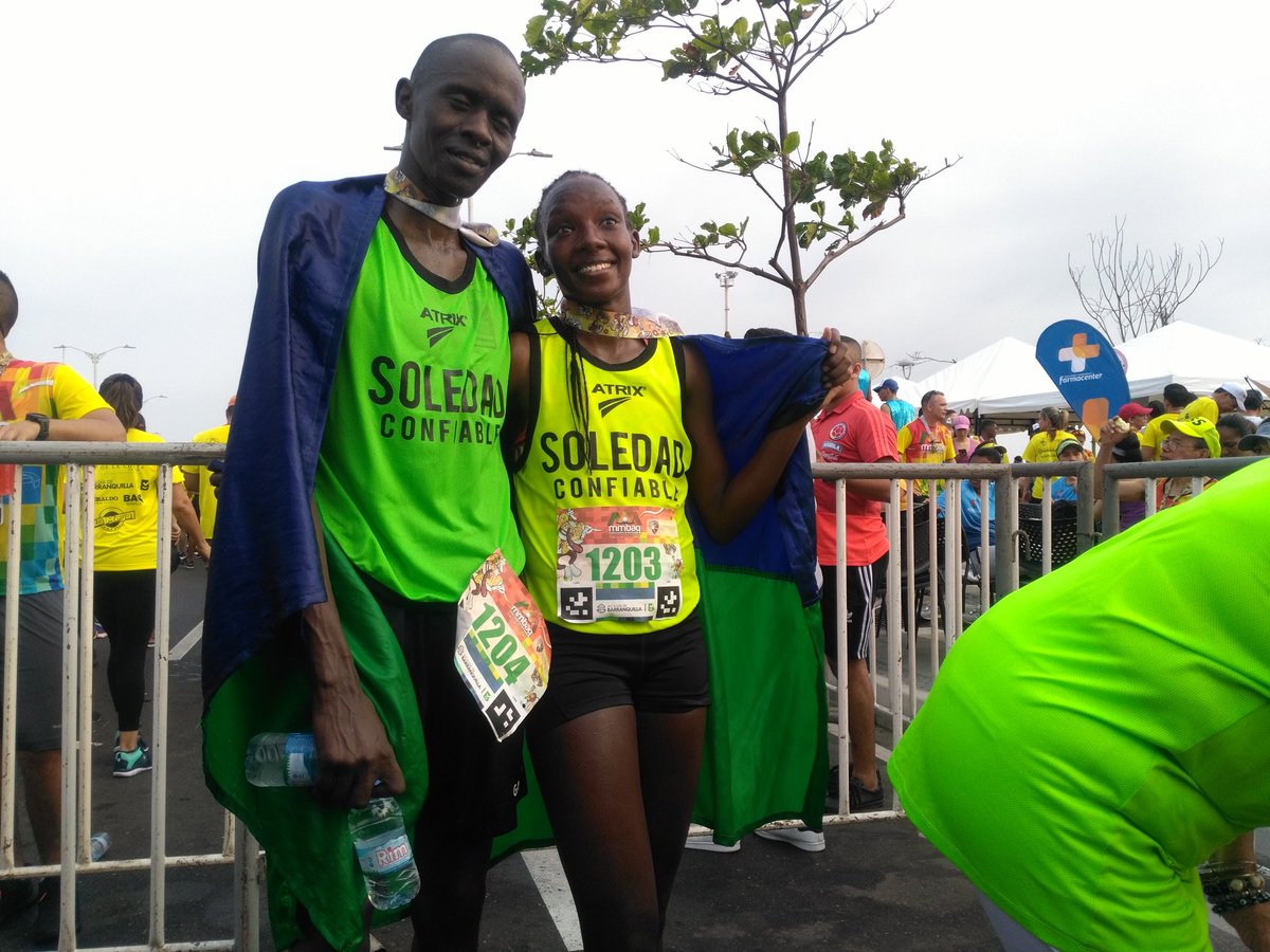 Los keniatas Cosmas Rotich (29 años) y Emmaculate Jebet (24 años), los grandes ganadores de la @MediaMaratonBAQ. Informa: <a href="/ECabezaJabba/">Edson Cabeza Jabba</a>