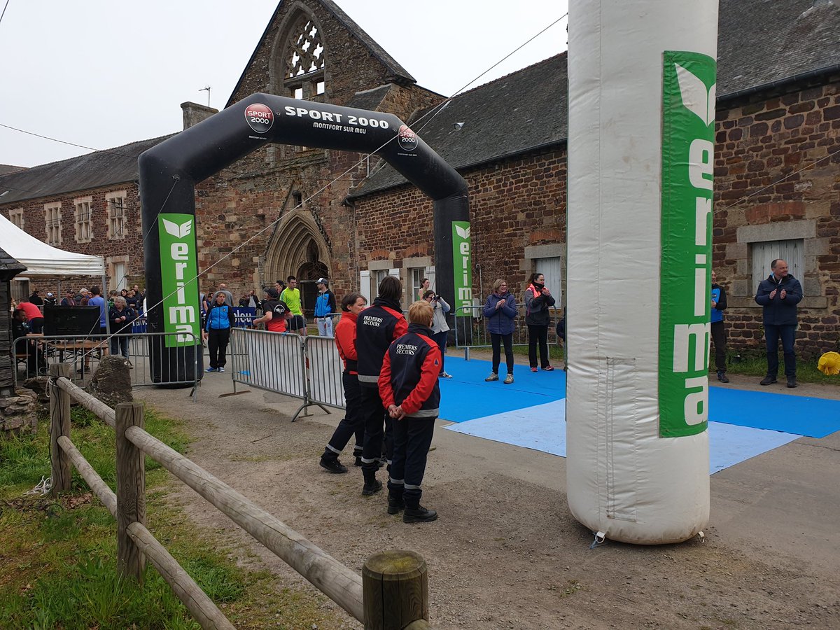 UDPS35's tweet photo. 2ème journée de poste de secours pour le Trail de l'Abbaye à MONTFORT SUR MEU. Merci à nos secouristes et à la participation de l'UDPS 56.
#dps #udps35 #premierssecours #motivation #securitecivile #intervention #benevolat @udps56 https://t.co/nuuc0qN0Vy