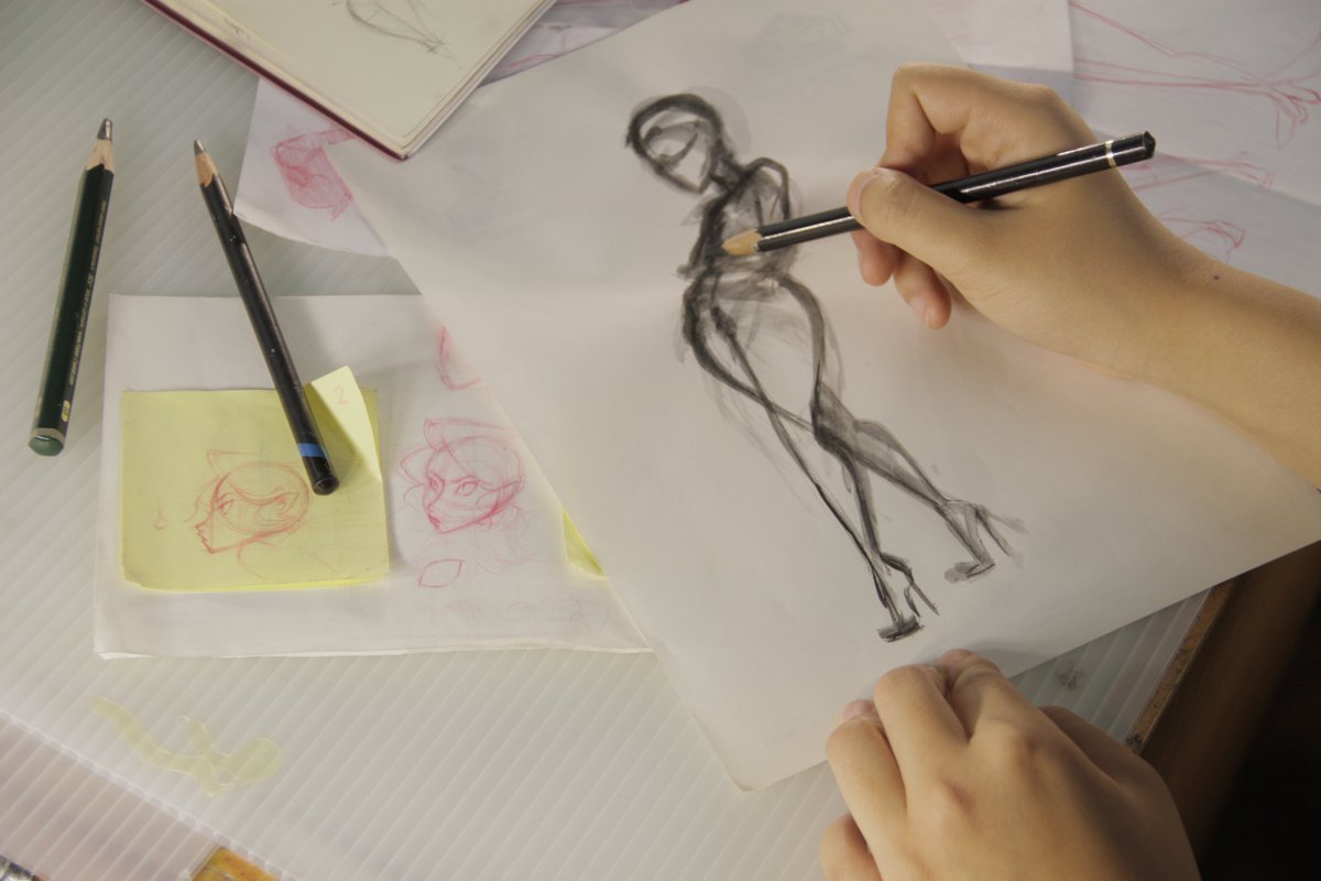 Take the opportunity to quietly draw - seriously art-folks let's lose the stupid memes and do something meaningful with our time. #FacebookDown #instagramdown