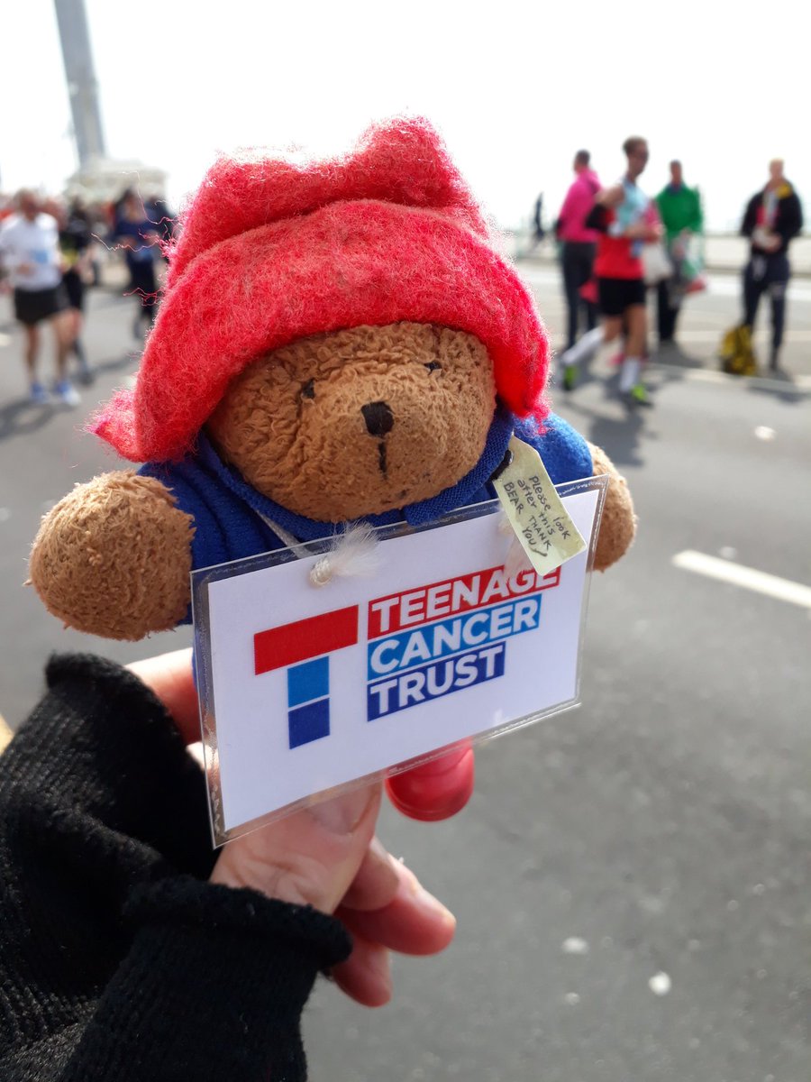 MrPB_Esq's tweet photo. We're having the most brilliant time #TeamLegend #voluncheering at #BrightonMarathon mile 13 with @TeenageCancer!
Loving saying "#GoMindRunner" too!
And hurrah! We were able to cheer @Marchlily74 as she flew by too! So wonderful to see you, Elizabeth!
#BrightonMarathonWeekend β€ https://t.co/1O4f8rBmn6
