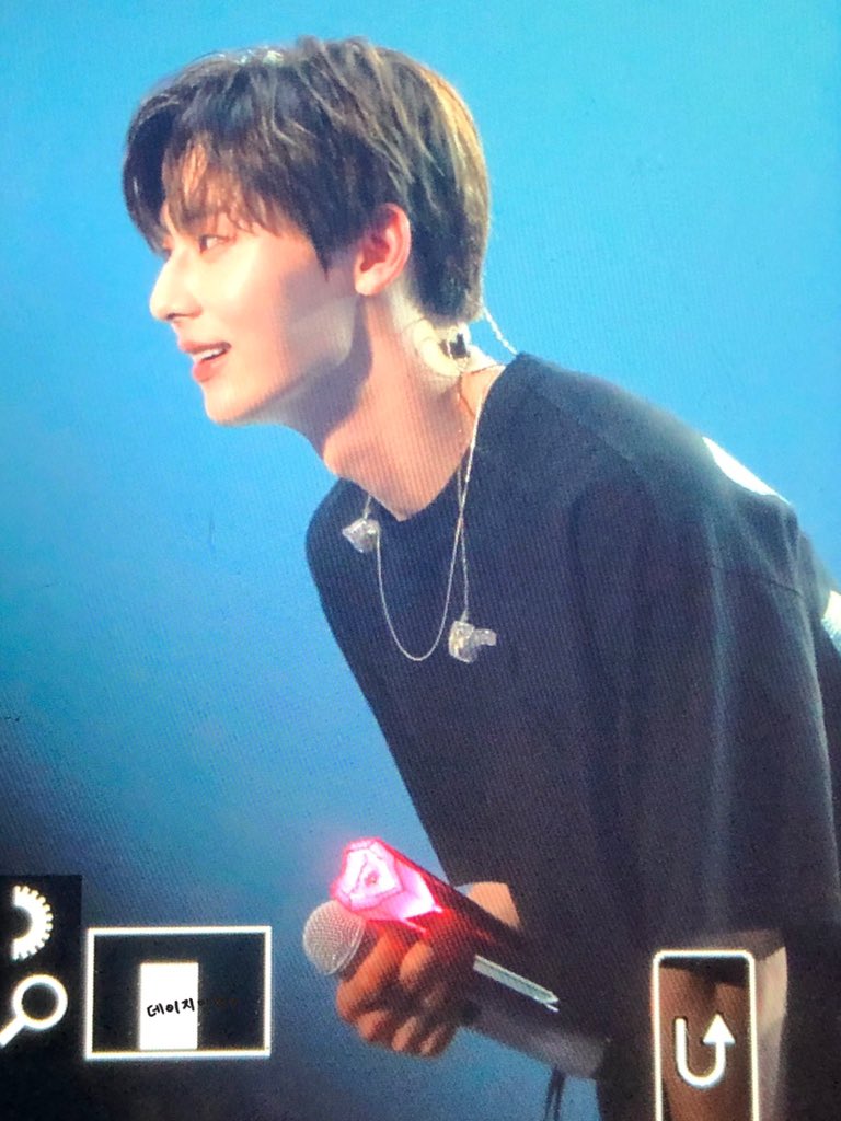 daisy_MinHyun's tweet photo. 190414 #뉴이스트 #민현 #황민현 SEGNO 프리뷰 https://t.co/Y2ITb5MKj3