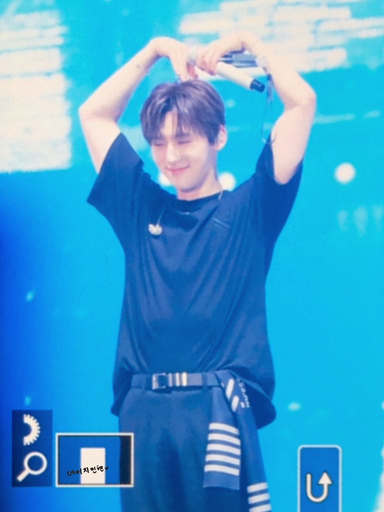 daisy_MinHyun's tweet photo. 190414 #뉴이스트 #민현 #황민현 SEGNO 프리뷰 https://t.co/Y2ITb5MKj3