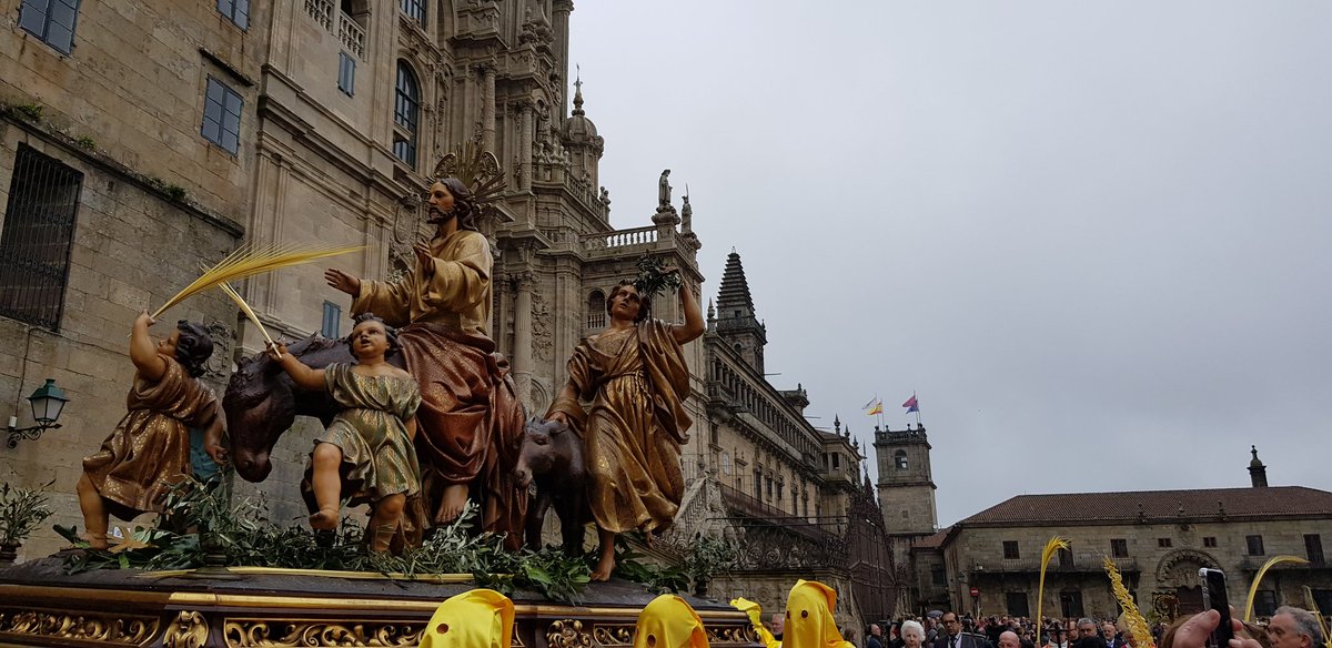 CatedralStgo's tweet photo. Bendición de Ramos e procesión da Entrada en Xerusalén na @CatedralStgo https://t.co/4SbXE9T9zt