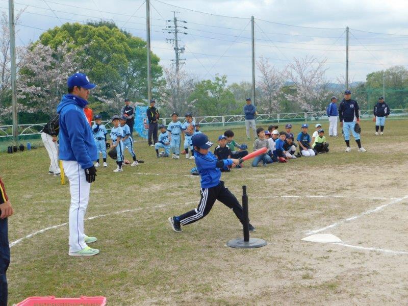 ドラゴンズベースボールアカデミー Npo法人ドラゴンズベースボールアカデミー アカデミー事業 野球普及活動 Dbaキッズ野球教室を４月１４日 日 名古屋市守山区 志段味スポーツランド第１野球場にて開催しました 天気予報が悪く お天気が心配でしたが