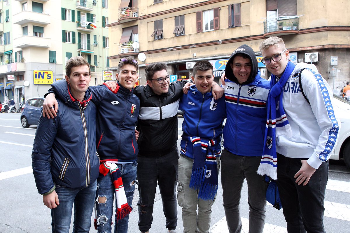 GenoaCFC's tweet photo. ❤️💙 Ecco alcuni bei gesti di Fair Play prima di #SampdoriaGenoa!

🍻 @Birra_Peroni #condividiamolastessapassione https://t.co/mUqM0BRoe5