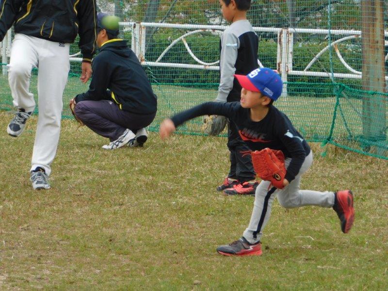 ドラゴンズベースボールアカデミー Npo法人ドラゴンズベースボールアカデミー アカデミー事業 野球普及活動 Dbaキッズ野球教室を４月１４日 日 名古屋市守山区 志段味スポーツランド第１野球場にて開催しました 天気予報が悪く お天気が心配でしたが