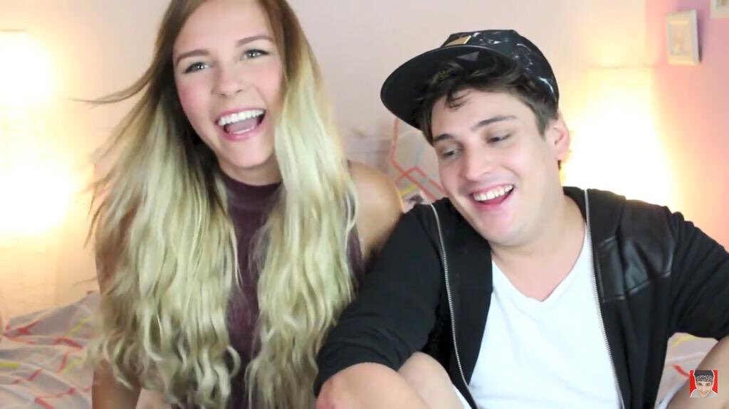 DagisTini's tweet photo. Es ist echt krass, was in den letzten Jahren alles passiert ist, wie ihr euch entwickelt habt und wie sich vllt der ein oder andere Weg getrennt hat... doch ich finde, nichts ist schöner als dieses glückliche Miteinander auch noch so viele Jahre danach🙈

@dagibee @TheRealLiont https://t.co/AEq8XrXB4s