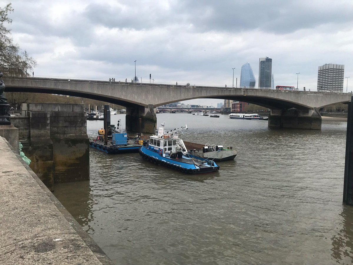 Jean T, PFL100 and <a href="/MSTWorkboats/">MarineSupportThames</a> Productive at   Victoria Embankment last week