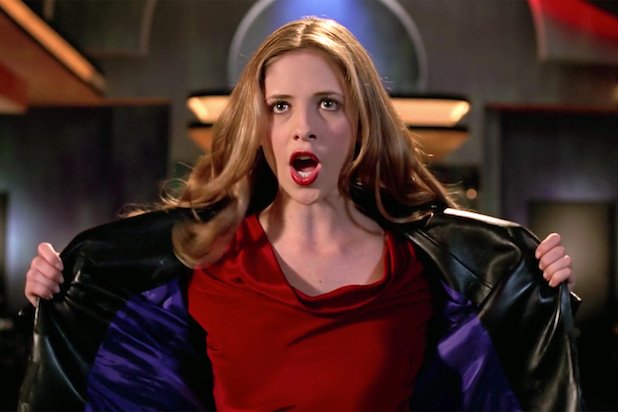 Proyectorfant's tweet photo. Hoy cumple años la actriz #SarahMichelleGellar, más conocida como #Buffy The Vampire Slayer.

Les dejamos esta imagen, ¿recuerdan a qué episodio pertenece? Es fácil !! https://t.co/stouTd5qyC