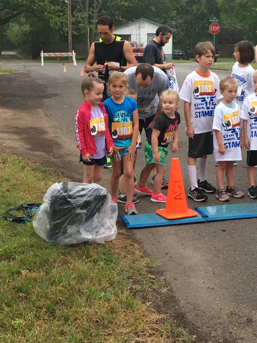 michelle_lions's tweet photo. Navarro at the Kiwanis races on Saturday! #lockhartleading #runlionsrun https://t.co/85BMslXEIN