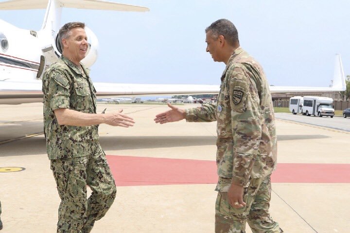 ChiefAffairs's tweet photo. @USForcesKorea and GEN Vincent K. Brooks, commander UNC/CFC/USFK welcomes U.S. Indo-Pacific Command Adm. Philip Davidson to the Korean Peninsula.
#Alliance 

@PacificCommand @DeptofDefense@USEmbassySeoul https://t.co/p7G2MmIX7D