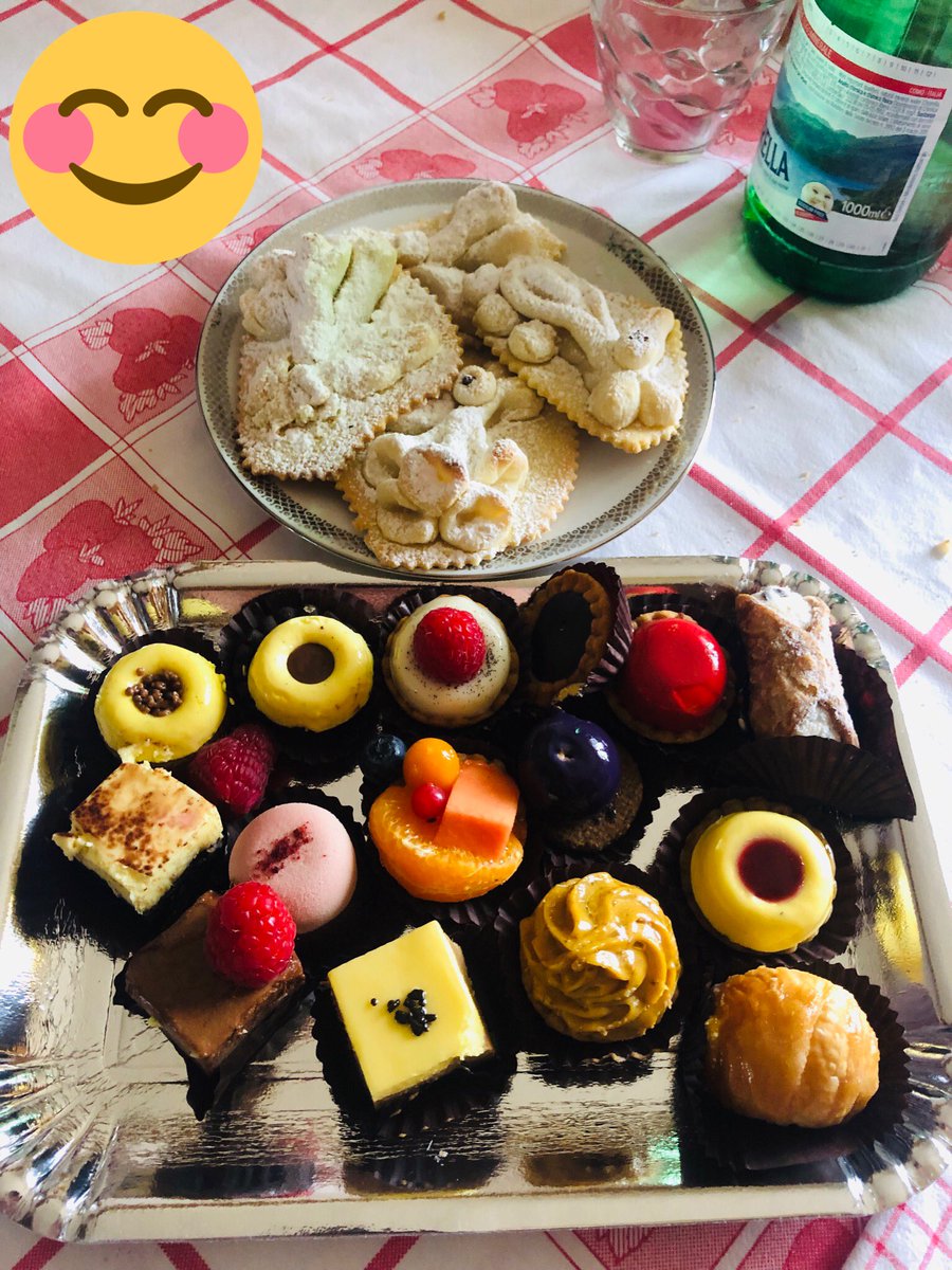 samuelerunner's tweet photo. #domenica #domenicadellepalme #weekend #cucciago #lombardia #sparetime #waitingforsicily #thinkingaboutsicily #cannoli #pastadimandorle #homemade https://t.co/NZpvbLvUgw