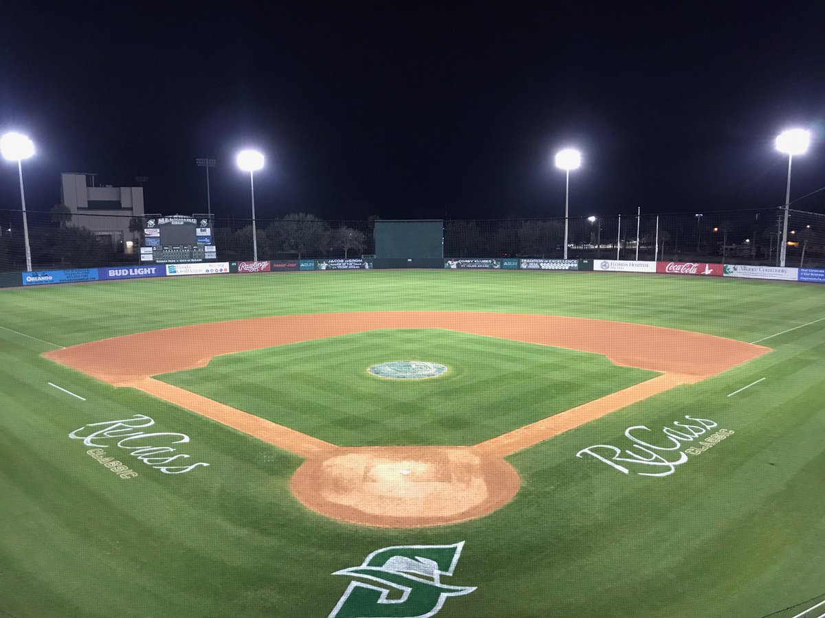 TigerStewart21's tweet photo. Breakfast with the Hatters 2 weeks in a row.  Better than Breakfast at Wimbledon.  Lets Take the seried today.  #WinTheWeekend #Sunited #GoHatters #HatterUp https://t.co/vb8DigRgSM