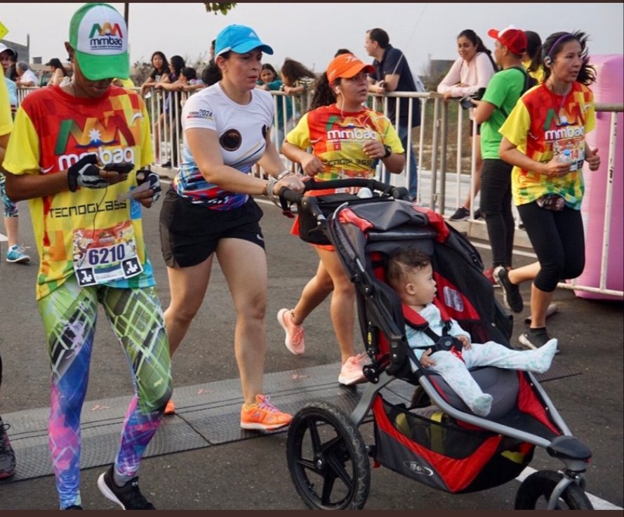SecdeportesBAQ's tweet photo. La #CapitalDeportiva le cumplió a la MMBaq. Un recorrido de disfrute total. Competidores en gran forma y familias unidas a lo largo de la carrera. Barranquilla sigue demostrando que nada le queda grande y en materia de deporte, ¡llevamos la bandera! https://t.co/y8a34GAzJz