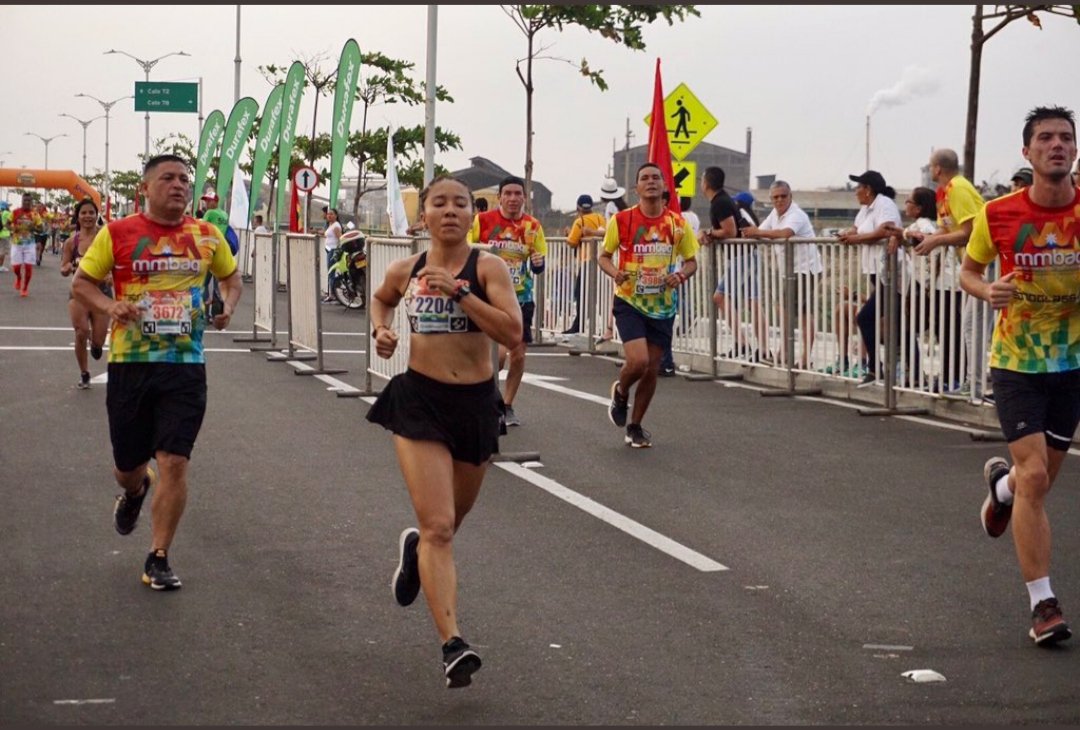 La #CapitalDeportiva le cumplió a la MMBaq. Un recorrido de disfrute total. Competidores en gran forma y familias unidas a lo largo de la carrera. Barranquilla sigue demostrando que nada le queda grande y en materia de deporte, ¡llevamos la bandera!