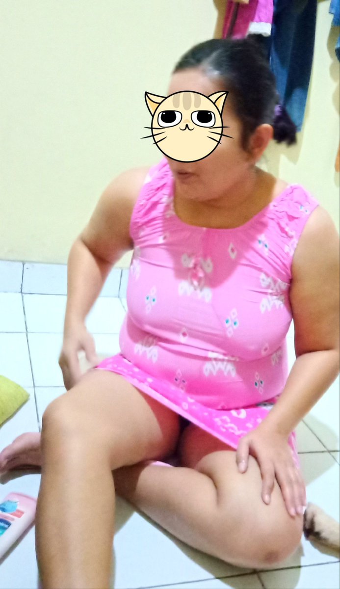 PasutriFun3's tweet photo. My Wife...  No Bra No CD.. https://t.co/GNe9Pz7EiE