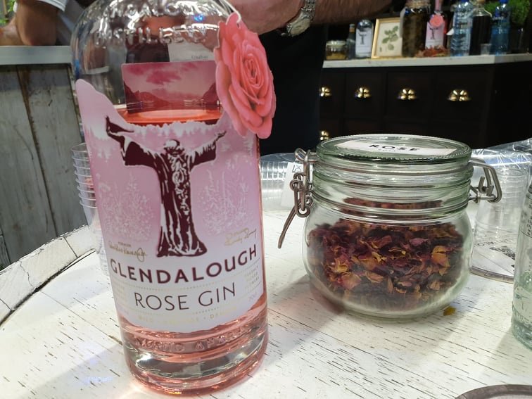 GabyGuedezH's tweet photo. What shape is innovation taking for Irish gin right now? 👉 6 Gin trends as seen and tasted at the Gin Experience Dublin 2019 🌱🌹 🍀🌿🍓https://t.co/XlkjPxAKtk #TMLG #GINEXPDUB #GinExperienceDublin https://t.co/vvbuOkisre