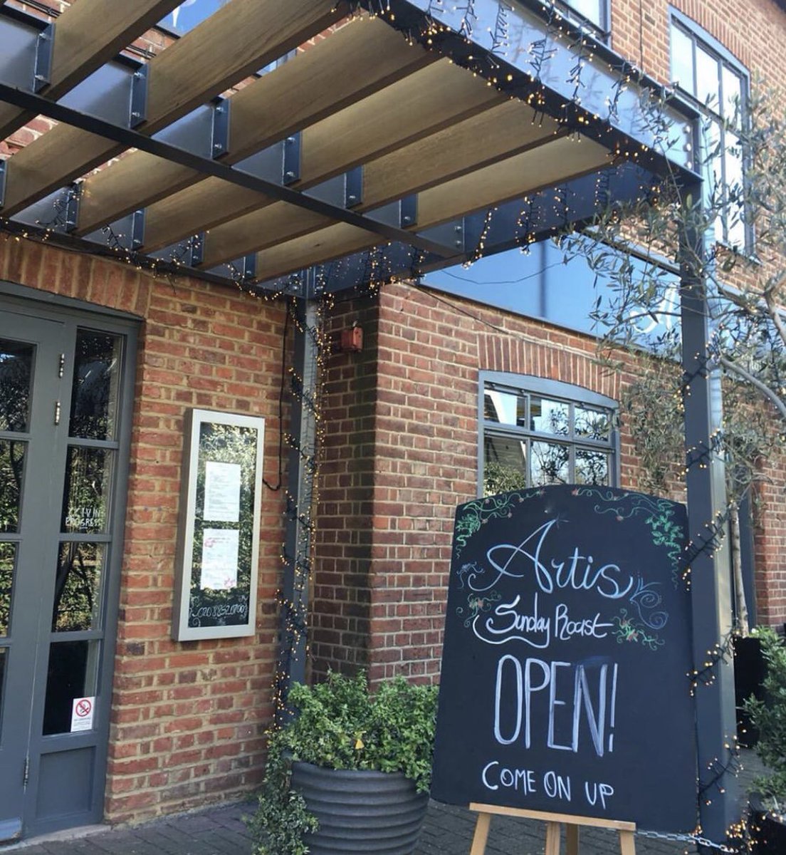 #Sundayroast added to the menu today <a href="/artisblackheath/">Artis blackheath</a>  midday to 6pm #goodfood #sundaylunch #family #friends #Sunday