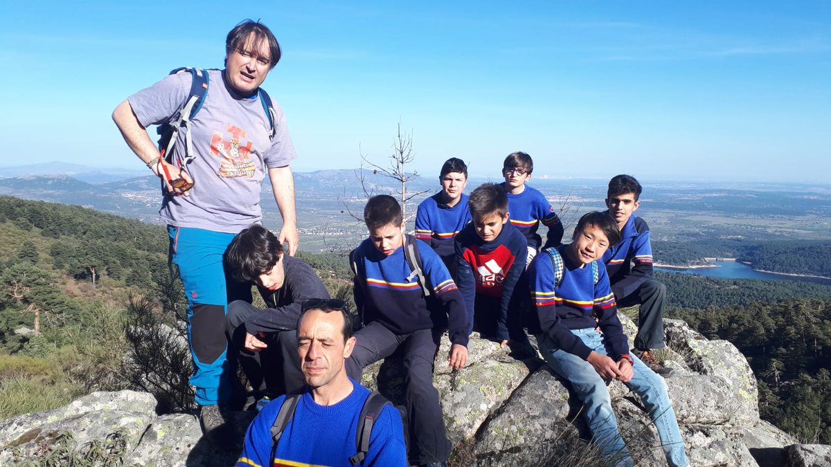 OJEGUADARRAMA's tweet photo. Explorando por el monte de Cabeza Líjar, ayer conseguimos encontrar la boca de una antigua mina de wolframio #aventuraOJE @OJE_oficial https://t.co/wTREd4sGd1