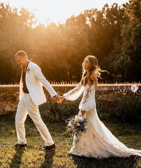 WDdresses's tweet photo. Golden ✨  https://t.co/lT4GqzqyWK #WDOfficial #WeddingHour https://t.co/FUCl2D4GwR
