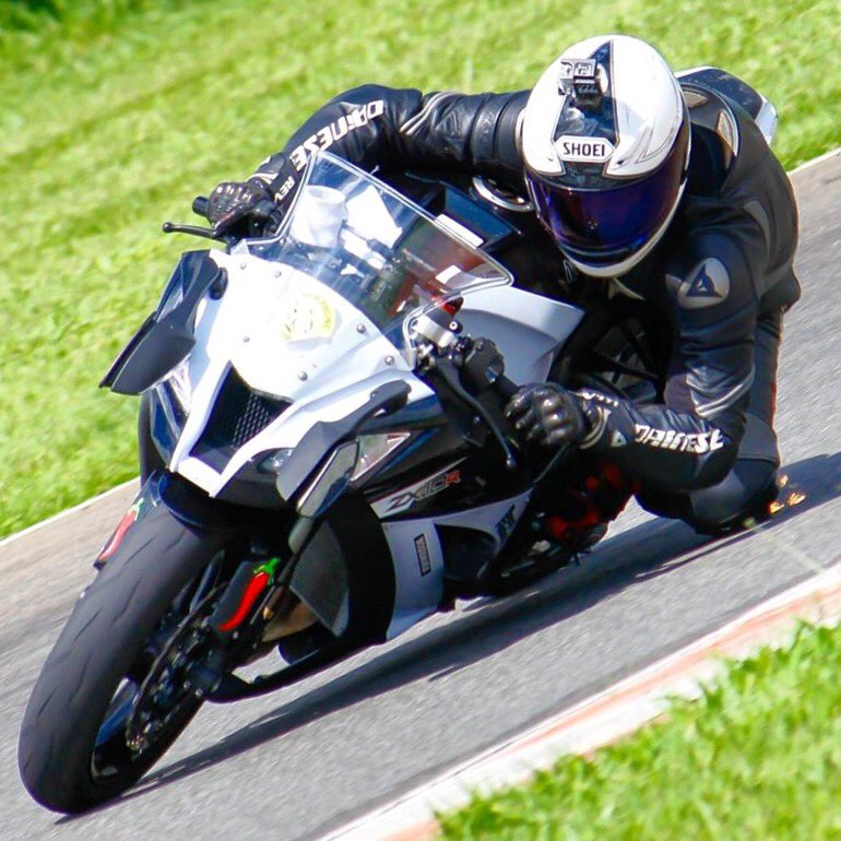 jaderson123's tweet photo. Assistindo ao MotoGP no #MotoNoSporTV e depois praticando em Capuava-SP https://t.co/ua2oo6aWbG
