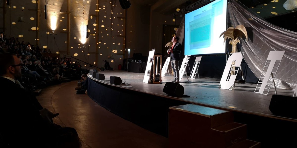 TheLostLectures's tweet photo. A few choice piccies from last night. Huge thanks to all who came ❤️ and of course.... @andrewrjw @sophiescott @alexbaranowski @infobeautiful @AlexandraMa15 @Sara_Rose_G https://t.co/Gn731fyPSu