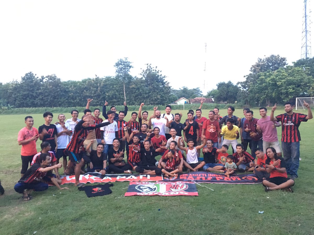 Gallery Friendly Match Football Guyub feat @MIbasisDemak ❤️🖤
