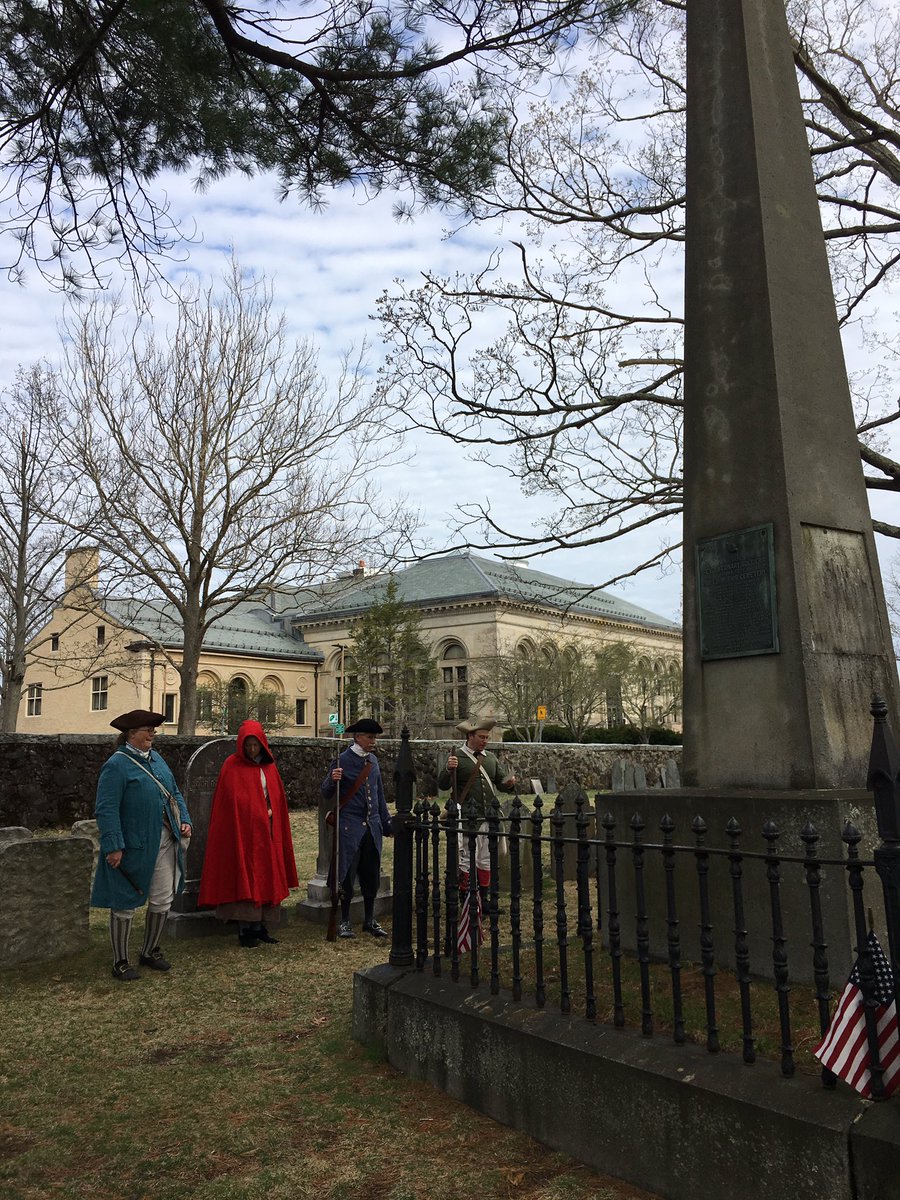 amolszewski's tweet photo. Paying tribute at the Old Burying Ground in Arlington https://t.co/SywppVDzar