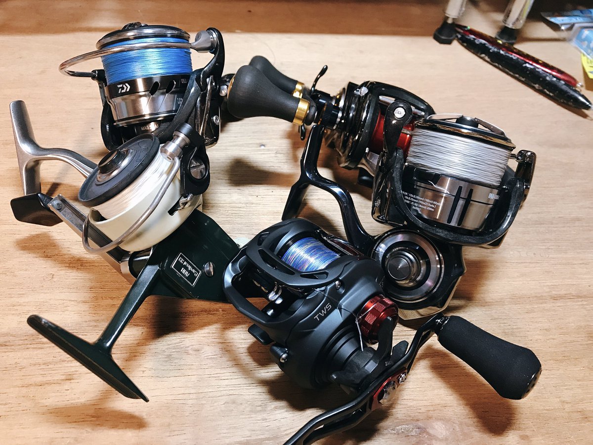 Suu 六畳一間の狼 ぼくの釣れる気を上げてくれるカッコイイリール達 家でタックルを眺める時間は至福のひとときです リールを肴に飲む酒は最高に美味い なんて人は多いはず ぼくはお酒飲めませんけどね笑笑 カルディアlt カーディナル33