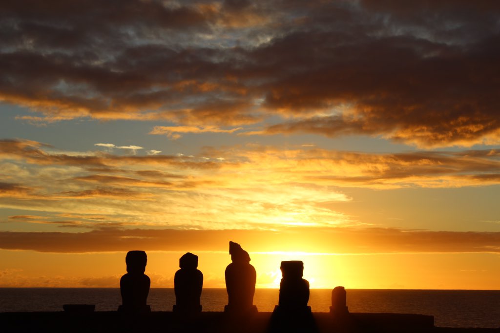 Tomlangs's tweet photo. Fantastic first afternoon on Easter Island 🗿
Turtles in the harbour and sunset behind the Moai statues 

#Rapanui #EasterIsland #Easterholidays #Travel https://t.co/5oQFuNKSiW