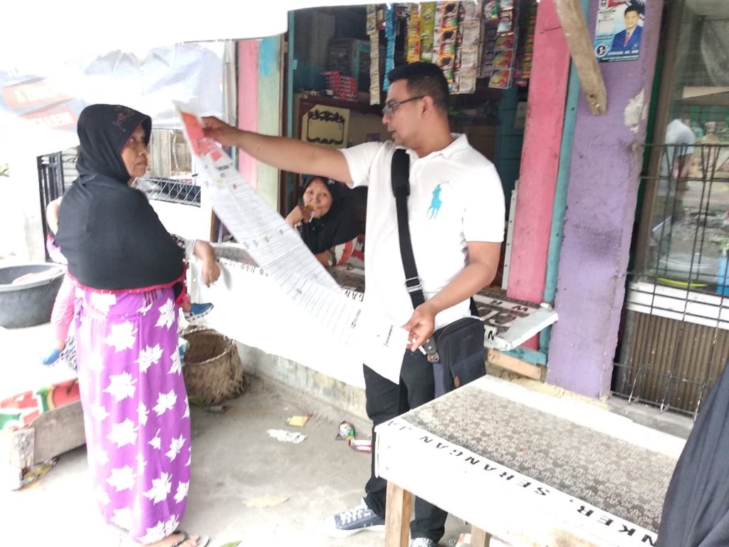 TeukuFazil_M's tweet photo. H-2 Pencoblosan. Kami terus menggalang kekuatan agar suara wakil kami benar benar di tusuk di surat suara.
#kautsarmuhammadyus
#dapilaceh2 #DemokratS14P https://t.co/4SoNhJ0KL0