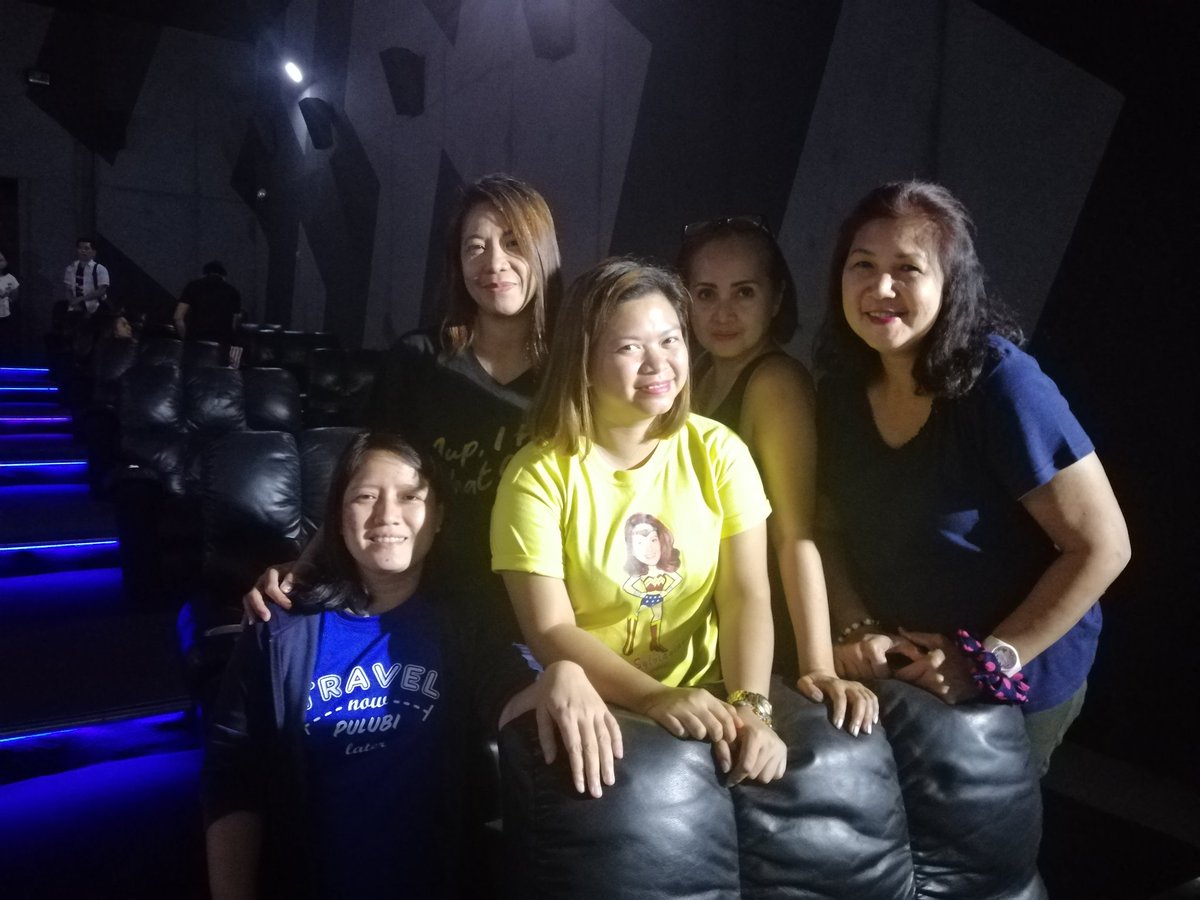 jenine_pitallo's tweet photo. Sa ikatlong pagkikita kita po natin.. Thanks po @armainelovers @Mavick6719 @momiya59 @barasonamichi 😍nakkatuwa po kau. Thanks Ate Mavick sainyo sa pag invite nio din po saken dinner.. Salamats po  .. Eto na po @merryme342143
#ArMaine
 enjoy ang
#STRANDEDBlockScreening https://t.co/oq1Pc0KFkX