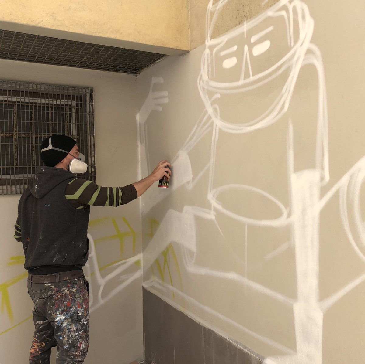 OpenPlayfulspac's tweet photo. #OpenPlayfulSpace è in piazza degli Olmi per realizzare un attacco d’arte, infatti, mediante la #streetart  rendiamo visibile un luogo diventato invisibile.
Questa è la nostra mission: rigenerare spazi urbani attraverso sport, gioco e arte di strada!😃

#Matera2019 #Openfuture 👍🏼 https://t.co/qnkhcmxTnO