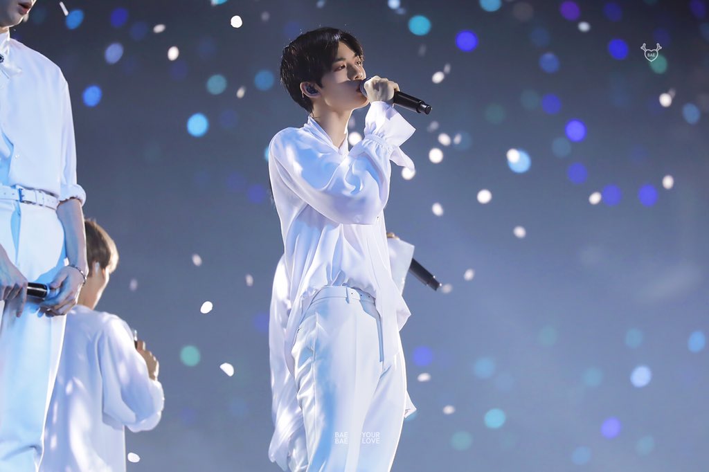 deepbae_10's tweet photo. 어린왕자같아 배경도 https://t.co/58QTgKV3wH