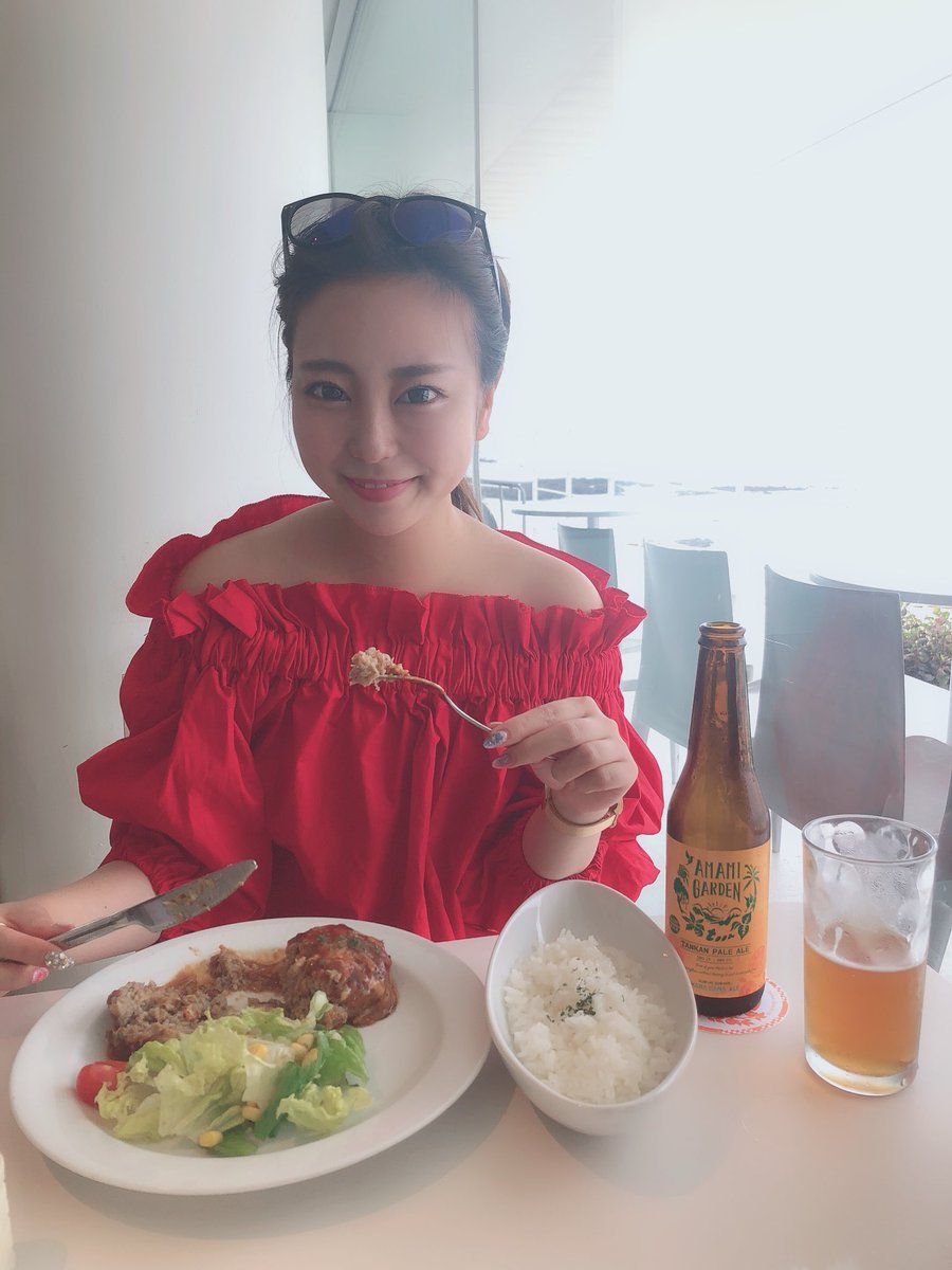 kannyan33's tweet photo. 奄美は赤いハイビスカスめっちゃ咲いてたから私も赤いふくきてみた。

大派手(笑)💗

#奄美大島 https://t.co/i0WOeH1bn3