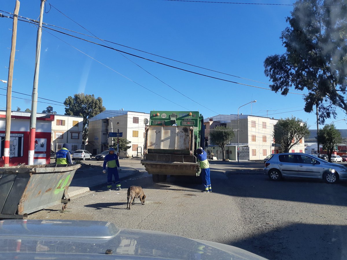 fervivascr's tweet photo. #DomingoDeTrabajo ya estamos recorriendo las 1008 junto a la empresa #Lefin y la vecinal #LimpiandoComodoro #GestionLinares https://t.co/y83sYO7HoF