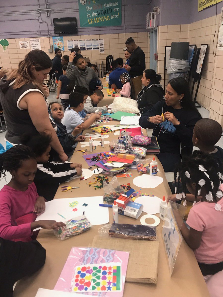 CS300d12's tweet image. CS 300’s Messy Art Night                              #parentsandchildren #familytime #buildingrelationships @D12SupRosado @NYCSchools